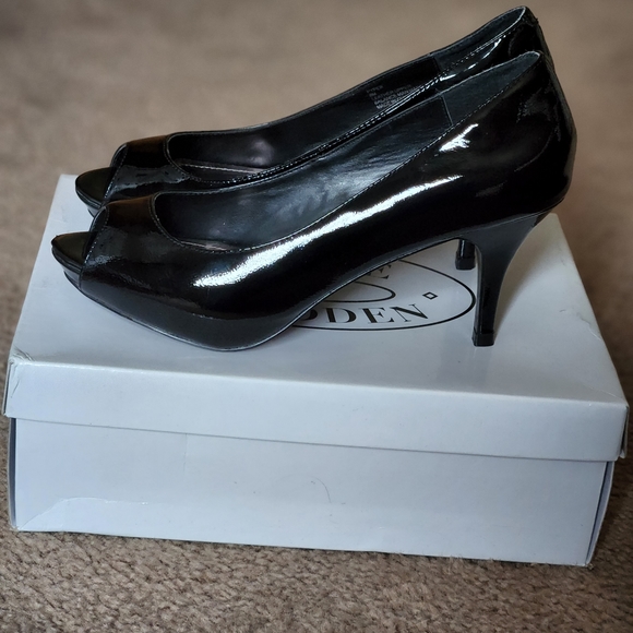 Steve Madden size 8 Black Patent leather shoes - Picture 5 of 6